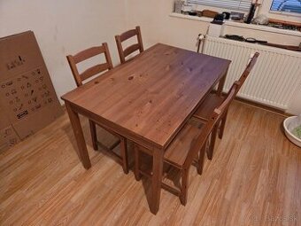 Kuchynsky stôl + 4 stoličky