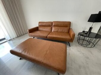 Kozeny gauc s prirucnym stolikom