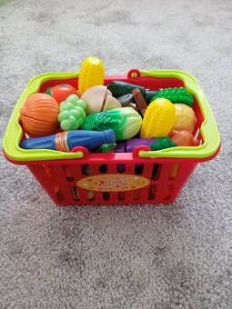 Sada zeleniny a ovocia na krájanie s košíkom