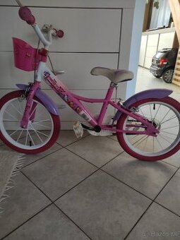 Peredam dievčenský bicykel v ružovej farbe v dobrom stave.