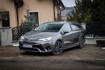 Toyota Avensis Combi 2.0 D-4D S&S Executive, Slovenské, prav