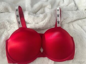Victoria’s Secret červená bombshell