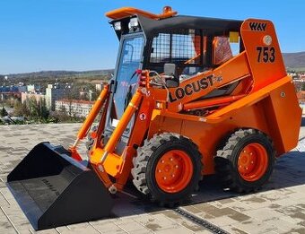 Smykom riadený nakladač Locust 753