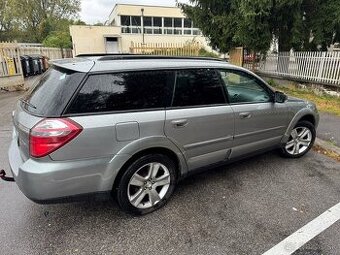 Subaru Outback 2.5 benzin + LPG 4x4 automat
