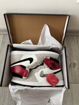 Air Jordan 1 Retro High OG "Light Smoke Grey"