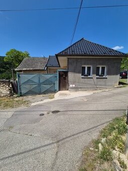 ZNÍŽENÁ CENA Rodinný dom s pozemkom a zemiankou Čachtice
