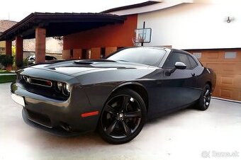 Dodge Challenger 5.7 HEMI V8