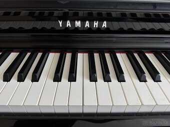 Yamaha CLP 725