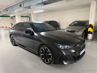 BMW i5 M60 xDrive B&W