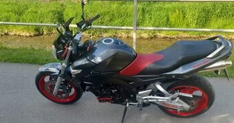 Suzuki gsr 600