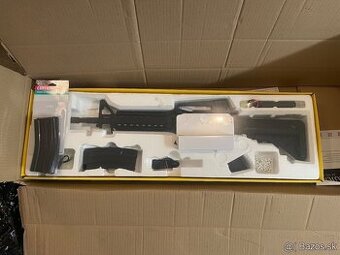 Puska M4 plus extra zasobnik a baterka, nova