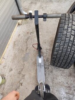 Xiaomi M365 / bez nabíjačky/ funkčná / čítaj celý inzerát