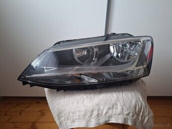 Predné svetlo VW Jetta