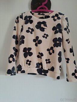 Dievčenské tričko s kvietočkami veľkosť 104