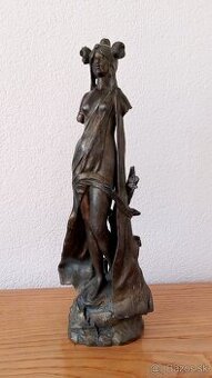 Soška ženy