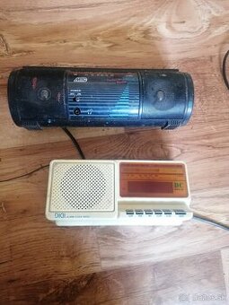 Staré pokazené retro rádia