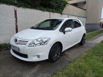 Toyota Auris 1.6 VVt-i, 97 kW, 6 stupňový automat - 6MM