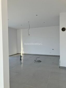 Ponúkame Vám na predaj 3 - izbový rodinný dom po kompletnej