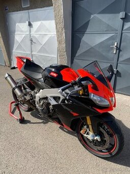 Aprilia rsv4 Factory