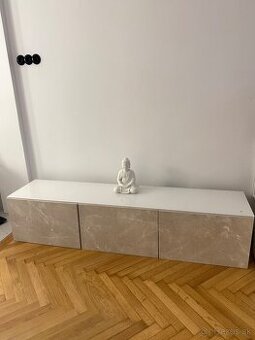 Skrinka pod TV za 50 e