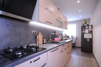 ZĽAVA -3000 eur - 3 izb. byt po rekonštrukcii, 2X BALKÓN