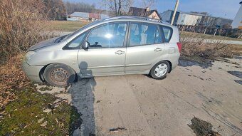 Toyota corolla verso - na súčiastky