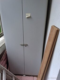 Plechová skriňa uzamykateľná