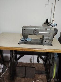 Priemyselný šijací stroj