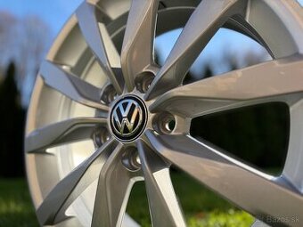 Originál R17 disky na VW GOLF 6J ET48