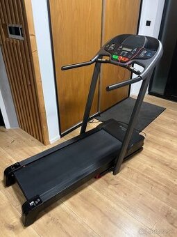 Bežecký pás s elektrickým sklonom