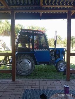 Malotraktor z náradím