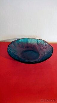 sklenená misa na ovocie