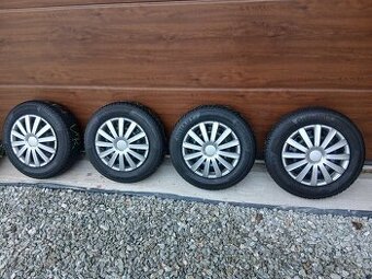 Predam zimne pneumatiky obute na diskochktomu puklice gratis