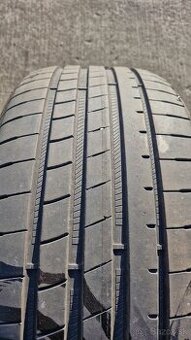 Good Year 245/40 R19