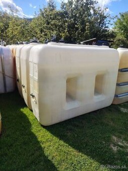 plastova nádrž nádoba septik žumpa zasobnik 1000L  2000L