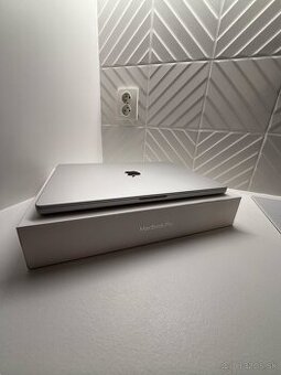 Apple MacBook Pro 16" (M1 Pro, 2021) Silver