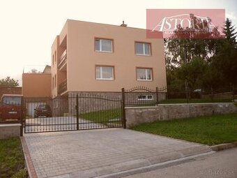viacgeneračný rodinný dom -3 byty a 2 garáže - Martin -Strán