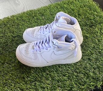 Nike, New Balance, Jordans 39(24,5 cm)