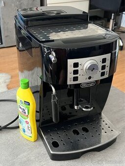 Automatický kávovar Delonghi Magnifica S ECAM 22.110