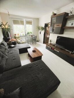 Veľký 3 izbový byt (85 m2) ul. P.O.Hviezdoslava, Levice