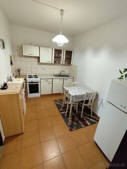 Na predaj 2i s dvomi balkónmi v Trenčíne - Zámostie