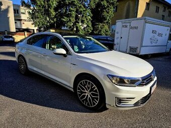 VW PASSAT HYBRID - PREDAJ AJ NA SPLÁTKY