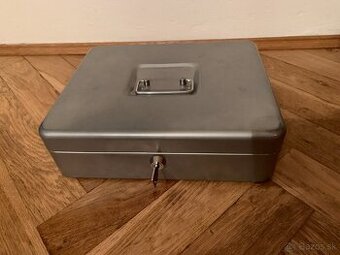 Predám pokladňu na euromince a bankovky