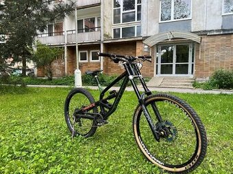 Zjazdový bicykel Downhill