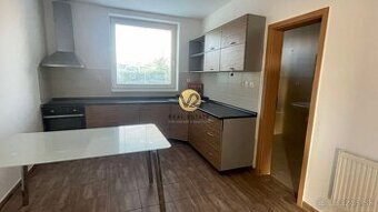 REZERVOVANY NA PREDAJ veľkometrážny 2-izbový byt s pivnicou