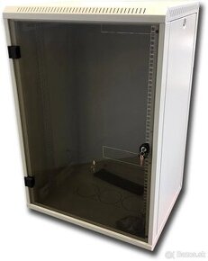 TRITON 19" závesný jednodielny rozvádzač 18U - 1