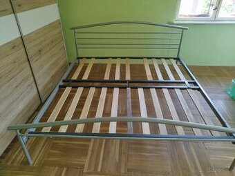 Manželská posteľ
