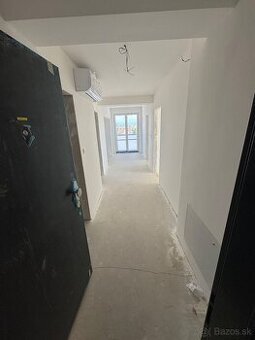 Ponúkam na predaj nový, moderný 3 Izbový byt s 2 balkónmi
