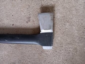 kvalitna stiepacia sekera FISKARS X27