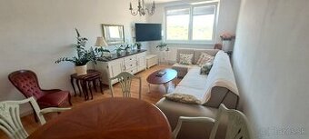 Na predaj priestranný 3-izbový byt – Brezová pod Bradlom